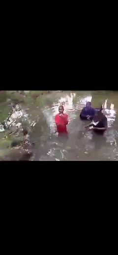 Video shows a woman preventing another woman from being baptized because she snatched her husband of 20 years. The video is in Chichewa and you can listen to the whole sad drama Koma masiteni akwiya mamamama | Zochitika Pa Mpanje