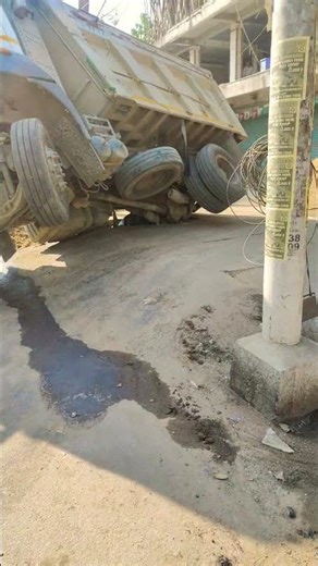 Truck 🚛 accident 😔