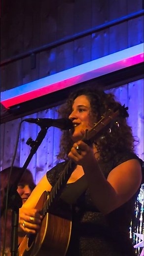 Anna Moss & Rainbow Girls - Gravy LIVE CLIP - Sebastopol, California (Dec 12, 2025)