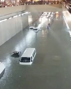 39K views · 493 reactions | Cars are Drowning in #saudia Heavy Rain Caused across Both Kingdoms #ferO #BahrainFlood #flooding #flood #BahrainDrowning #Drowning #البحرين #السعودية #الإمارات #الكويت #قطر #عمان #عاجل #اخبار #bahrain #oman #kuwait #qatar #uae #dubai #saudi #saudiarabia #breaking #breakingnews #bbn #police #الشرطة | Bahrain Breaking News | Facebook