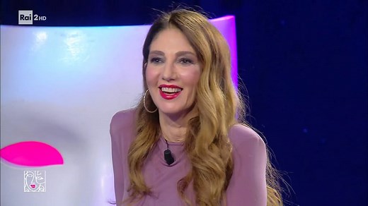 Da Velina a conduttrice: Fanny Cadeo si racconta - Storie di donne al bivio 26/02/2025