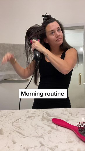 Morning routine 🥰 … get ready for work with me!