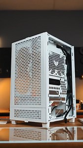 15 reactions | Im neuen Tower 200 ist einfach alles easy zu erreichen! Einfach abnehmen, einbauen, und wieder ran- alles ganz einfach! Mehr Infos zum Tower 200 findest du hier: linktr.ee/thermaltakede #thermaltake #thermaltake_de #tower200 #towerseries #itx #itxcase #pccase #pchardware #pcmodding #case #chassis #gaminghardware #gamiong #gamingpc #pcgaming #custompc #diypc #custombuild #diybuild #pcsetup #customsetup #gamingcommunity | Thermaltake Germany | Facebook