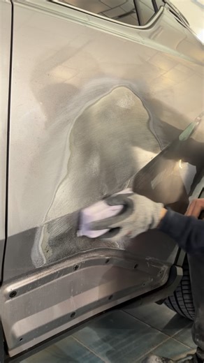 Anthony Burté on Instagram: "NICE METAL WORK⚒️ Today i show how i save this very damages door with @telwinspa tools. I use the famous battery puller.💡 I use @3mcollision abrasives and personal protections I use @kmk_refinish putty, primer and clearcoat #frenchpainterlife #automotive #automobile #collisionrepair #autobodyrepair What do you think about this repair?"