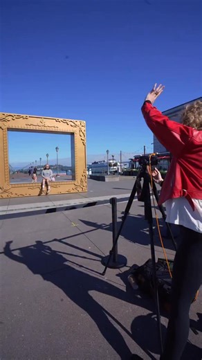 For the ♥️ of SF 💘 FREE professional portraits are happening at Pier 7 this Valentine’s Day. Step inside the Big Art Loop - Portside sculpture @got_framed by @leaveittonino & @readytoplayart and get a free portrait! @bigartloop saved room for walk-ups, so grab your crew (kids and pets welcome!) and swing by for a FREE professional portrait. See you at the pier. ✨ 📍 Pier 7, Embarcadero 🗓 Friday, Feb 13 & Saturday, Feb 14 ⏰ 12–6 PM | 10-minute slots 💸 Free 📸 Digitally delivered portraits 🚶 W