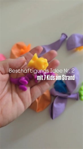 3.5K views · 72 reactions |  Beschäftigungstipp Nr. 2 für 7 Kids am Strand ️ Wir haben kleine Figuren in Luftballons gepackt, mit Wasser gefüllt und eingefroren ❄️✨ Am Strand heißt es dann: buddeln, schmelzen und entdecken  – super Abkühlung! 流 #Beschäftigungsidee #UrlaubMitKindern #Familienurlaub #Strandideen #SommerMitKindern #ElternTipps #KidsBeachFun #MiniWerk #Familienzeit #7KinderChallenge | MiniWerk | Facebook