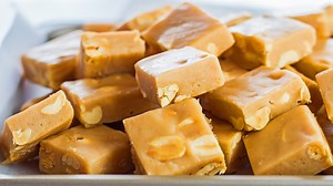 Slow Cooker Peanut Butter Fudge Recipe - Mashed