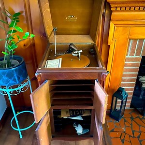 Victrola vv80 record player