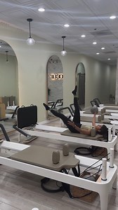 We're having a BALL watching this workout from @movewithnikita on the one and only Allegro® 2 Reformer. 😍🤸‍♀️ | Balanced Body, Inc.