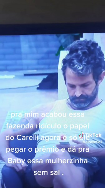 First Baby Kiss Explained in Touching Moment