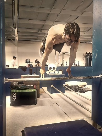 2 finger planche✌💀 #calisthenics | Nad Thenics