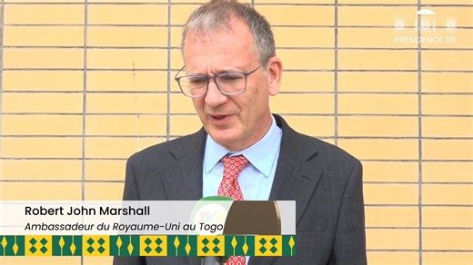 Le Président de la République, Jean-Lucien Kwassi Lanyo Savi de Tové a reçu ce mercredi 08 octobre 2025, les lettres de créance des nouveaux ambassadeurs du Royaume-Uni, des Philippines et d’Italie près le Togo. Le Britannique Robert John Marshall premier diplomate à rencontrer le Président de la République, entend consacrer sa mission au renforcement du partenariat économique et commercial entre le Royaume-Uni et le Togo. | Présidence de la République Togolaise