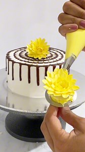How to make chocolate drip birthday cake 🎂 with flowers 🌼#fbreel #viralvideoシ #viralreel #reelsviralシ #reelsviralシ #beautiful #chocolatecake #birthdaycake | Dessert Studio