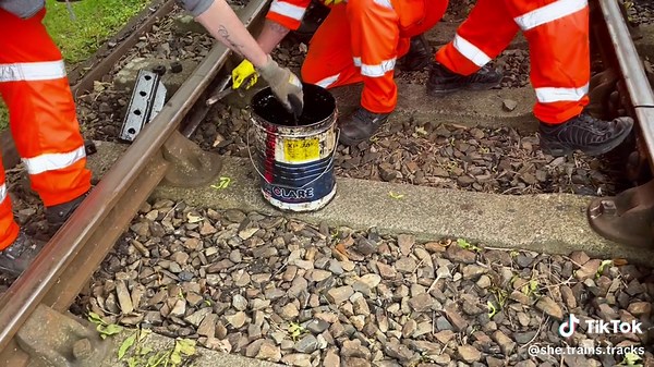 Keeping the @East Kent Railway track maintained while training future railway workers. Love my job ❤️ #railwayworker #railwaymaintenance #trackmaintenance #heritagerailway #railway