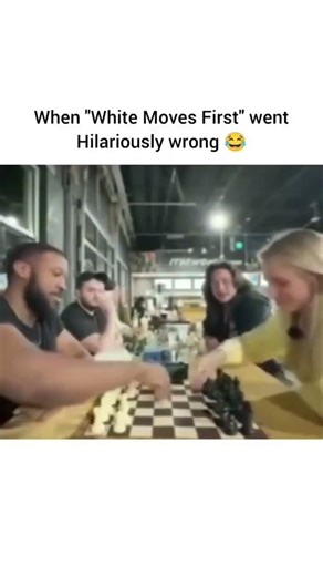 Weiß macht den ersten Zug 😂😂 #fypシ゚viral #fyp #shorts #trending #memes #humor #funny #foryou