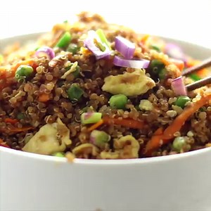 NEW VIDEO! This Healthy Quinoa Fried Rice takes only 15 minutes to make! It tastes just like regular fried rice, except it’s healthier, loaded with much more nutrients and foolproof! RECIPE: http://jessicainthekitchen.com/quinoa-fried-rice-recipe/ | Jessica in the Kitchen