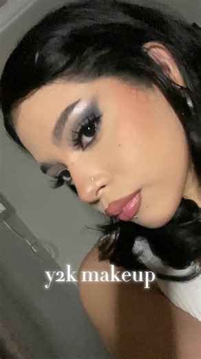 Y2K Makeup Tutorial: Step-by-Step Guide for a Retro Look