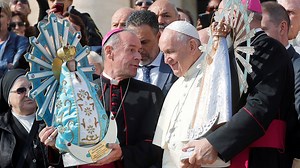 Video. Britain gives Argentina back Madonna statue taken from Falklands