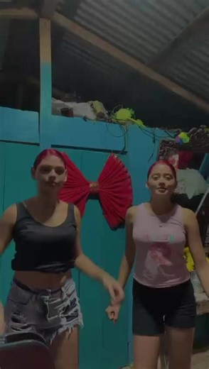 Videos de Perla Velazquez💗🍭 (@perlavelazquez07) con “original sound - 3 C’s in a Pod🫛”