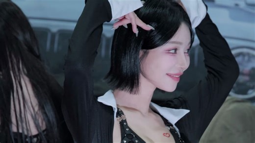 2025 年汽车沙龙模特 贝拉（bell