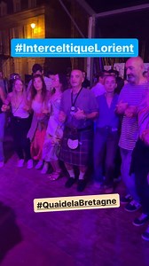 Chaude ambiance au Festival Interceltique de Lorient. 19 degrés dehors et 30 degrés sous le chapiteau du quai de la Bretagne. Ça danse au rythme d’un plinn et aux sonorités du groupe breton Spontus. #festivalinterceltiquelorient #musique #dansebretonne #lorient #bretagne | France 3 Bretagne