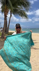 9.3K views · 101 reactions | Here is a slower video how to fold the sarong 殺 Hope it helps #sarong #sarongstyle #fashionhacks #FashionHack #fashionhacksdaily #beachlife #beachhacks #hawaii | Blonde Beach Vibes | Facebook
