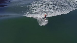 Surf machine vs surfing machine... Video - Kelly Slater Wave Company | Surf Sun Sea