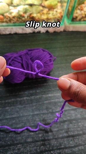 How to make a slip knot: Tutorial for beginners 🧶 #crochet #knitting