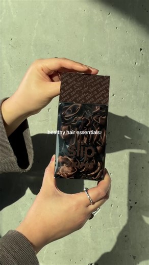 Slip x SKIMS: Ultimate Silk Pillowcase Review