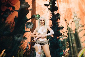 Doja Cat Becomes First Rapper With Three Top-Ten Songs At Top 40 Radio