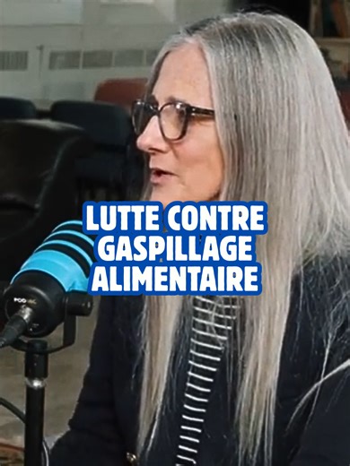 Rachel Lapierre, présidente du Book Humanitaire, explique que chaque jour, plus de 550 personnes viennent chercher un repas gratuit à Saint-Jérôme. Des familles, des aînés, des gens qui n’ont tout simplement plus assez pour se nourrir. Le jeudi seulement, 760 repas sont livrés à des personnes en perte d’autonomie, référées par le CLSC. Et pourtant, rien n’est acheté. Tout vient de nourriture qui aurait été jetée - restaurants, écoles, épiceries, agriculteurs. Des bénévoles la récupèrent, la port
