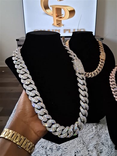 22mm Cuban Link Chain – VVS Moissanite Diamonds – White Gold (Tester Certified) ✨ Details: Width: 22mm Material: White Gold EP/ 9.25 Silver Base (won’t fade) Stones: VVS Moissanite Diamonds (Tester Certified) Condition: New/Never Worn Clasp: Secure & durable ✅ Great for personal wear or as a gift. Serious buyers only. #luxury #CubanLink #cubanlinknecklace #CubanLinkChain #icedoutjewelry #icedout #diamonds #diamondring #diamondjewelry #jewlery #explore #explorepage #exploremore #custommade #custo
