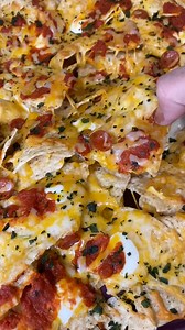 🍕 PEPPERONI PIZZA NACHOS 🍕 Happy #NationalPepperoniPizzaDay! To celebrate, we're creating Pepperoni Pizza Nachos that take under 25 minutes to make. Here's what you'll need: 🧀 8 oz. Colby jack cheese, quartered 🥔 9 oz. tortilla chips 🍕 ½-cup mini pepperonis 🧀 ½ cup mozzarella pearls, halved 🌿 Fresh basil Preheat oven to 425°F/220°C. Assemble Grate Master Shredder fitted with Coarse Cone, add cheese chunks to hopper and push down while turning handle to shred cheese. Repeat process until a