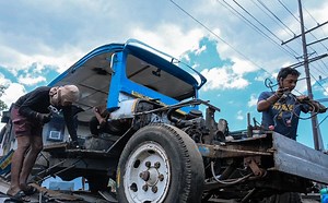 Jeep Operators Scrap Traditional Jeepneys in Response to PUV Modernization Program | PhilNews