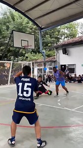 Ne jamais juger un livre à sa couverture 📚 🎥 instagram.com/buffalo_10z/ | Oh My Goal - France