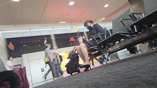 Candid Asian Delta Air-hose-Tess dipping and dangle high heel show