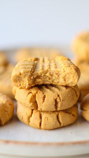 Min Kwon • Baby and Toddler Recipes on Instagram: "That’s right! 3 ingredients are all you need to make the most yummiest peanut butter cookies! These 🍪 are soft and perfectly sweet. You can substitute maple syrup with honey or date syrup, if you prefer. They’re so simple to make, you’ll find yourself making them again and again. Comment “recipe” and I’ll DM you the recipe or click on link in my @kidfriendly.meals profile. #toddlerfood #toddlermeals #toddlersnacks #kidsnacks #baysnack #blwideas