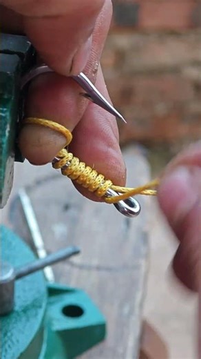 Fish hook line tying method