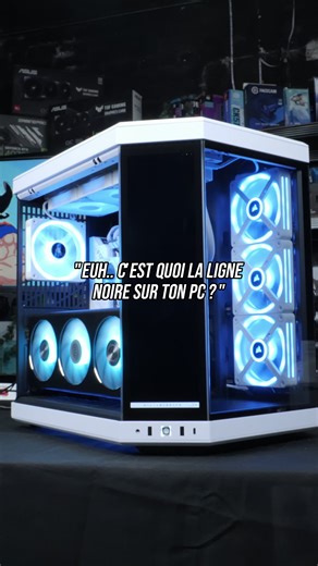 Une ligne noire ? C’est juste mon écran 😉 Avec une énorme RTX™ 5080 @Cooler Master France , le PC TOUCH ULTIMATE envoie de la puissance à foison en plus d’être esthétiquement beau grâce au boitier @HYTE Y70 Touch ! 🧊 RTX™ 5080 Cooler Master 🧊 AMD Ryzen™ 9 9950X 🧊 32GB DDR5 🧊 2To SAMSUNG 9100 PRO Clairement c’est la machine pour ceux qui voient les choses en grand et veulent le meilleur pour jouer en 4K 💙 👉 Dispo maintenant sur notre site ! (lien en bio) #hardware #hyte #screen #pcbuild