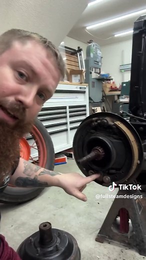 Let’s take a look at the mechanical brakes on a 1928 Ford model A #mechanic #mechaniclife #mechanical #engineer #engineering #engineerlife #brakes #autorepair #automotivehistory #history #ford #fordmodela #modelaford #jalopy #hotrod #rodandcustom #customcar #customcars #cars #automotive #automobile #garage #interestingfacts #interesting