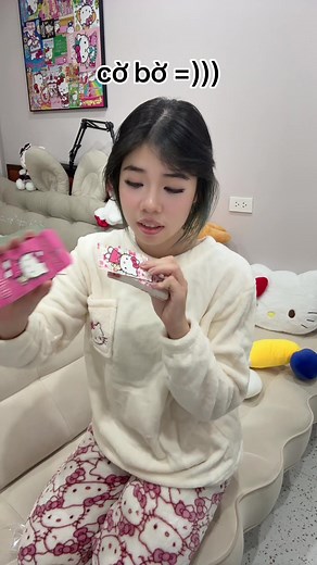 Khám Phá Thế Giới Hello Kitty Đầy Màu Sắc