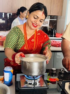 नया घर नया संसार — परिवार के साथ स्वागत और आशीर्वाद
