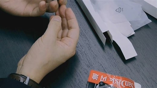 大疆dji运动相机 osmo action 如何安装TF存储卡