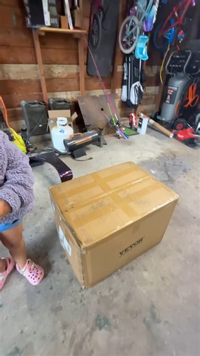 I’ve wanted one of these for a long time! Less than $300 bucks! @vevor.official makes everything. Feels well built and even came with patches just in case! First use video coming soon! . . . #vevor #vevorofficial #autobody #refinish #refinishkulture #refinisherlife #swrefinish #refinisherfamily #refinishfamily #refinishtechnicians | Olie Olie Paintz