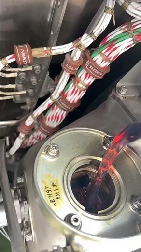 This is how we service the Airbus A320 IAE V2500 engine with oil#airbus#a320 #oil #v2500 #servicing