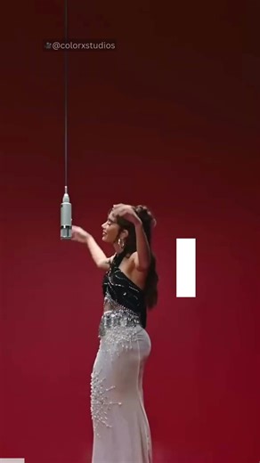 Anitta apresenta música inédita no Colors