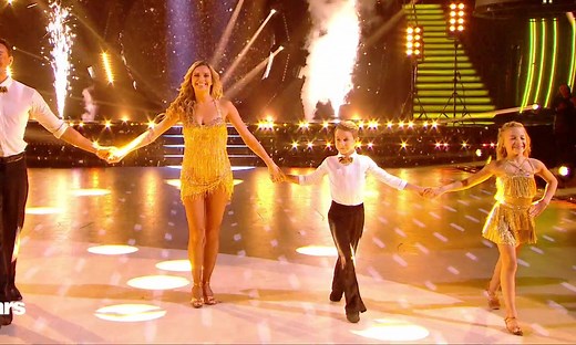 DALS - Clara Morgane, Maxime Dereymez, Mae et Nathan - Jive - Glee (Proud Mary)