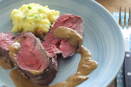 Las mejores salsas para acompañar carnes: la salsa española y sus derivadas