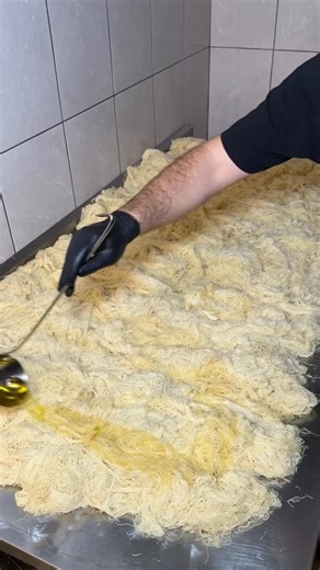 Antakya'lı Asfur Künefe | Gerçek Antakya Künefesi ‼️ Çok istediğiniz Gerçek Antakya Künefemizin Yapılış Videosu sizlerle 😍 @asfurkunefemersin @mehmetcan_asfur... | Instagram