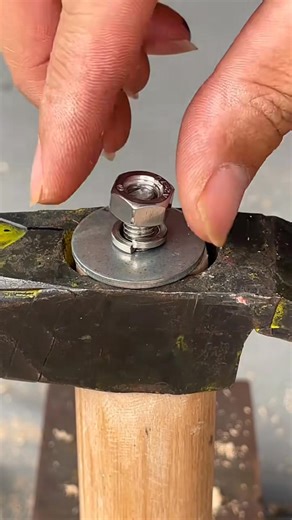 6.9K views · 25 reactions | A great tip for fixing a neglected hammer handle. #diy #fypシ゚viralシfypシ゚ #viralpost2025シ #viralvideoシ #tips #lifehacks #tipsandtricks #Amazing #usa #craft | Vanke Bulb | Facebook